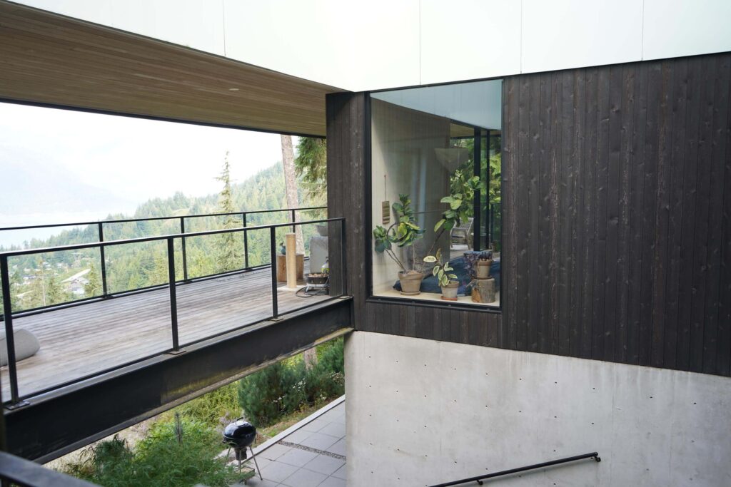 Location_Fixer_Secluded_Waterfront_House_Aug_2026SON02009